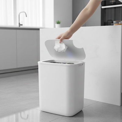 Poubelle automatique dans la cuisine